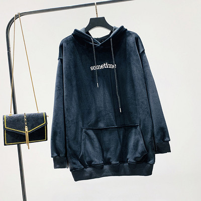 Női alkalmi pulóver 3D elemmel és bársonyhímzéssel kék, rózsaszín és fekete színben