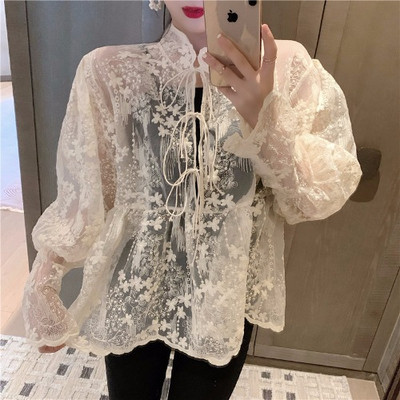 Női blúz csipkével és gumírozott derékkal, fehér és fekete színben