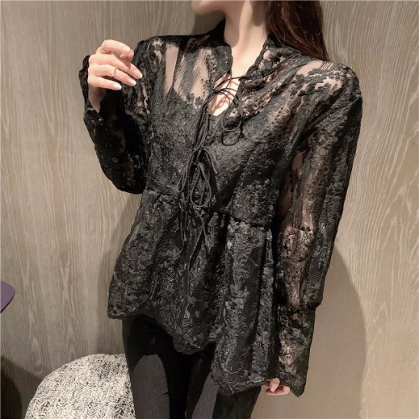 Női blúz csipkével és gumírozott derékkal, fehér és fekete színben