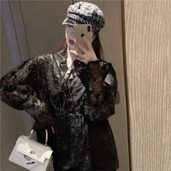 Női blúz csipkével és gumírozott derékkal, fehér és fekete színben