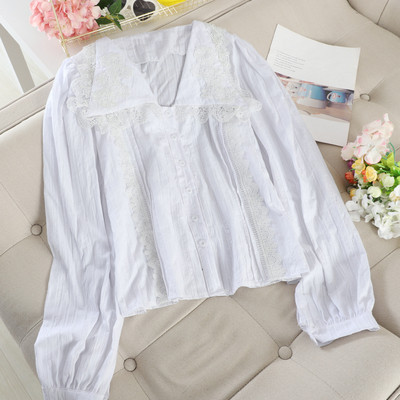 Γυναικείο πουκάμισο με μακριά μανίκια και δαντέλα σε λευκό και μαύρο χρώμα