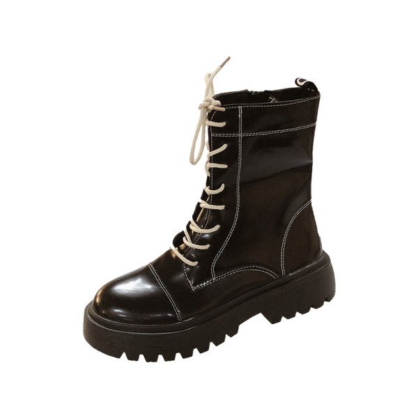 Modern női csizma eco bőrből, fűzővel és lapos talppal