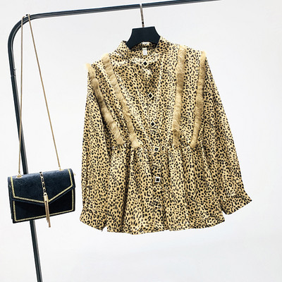 Új modell női ing alacsony gallérral és gombokkal, három színben