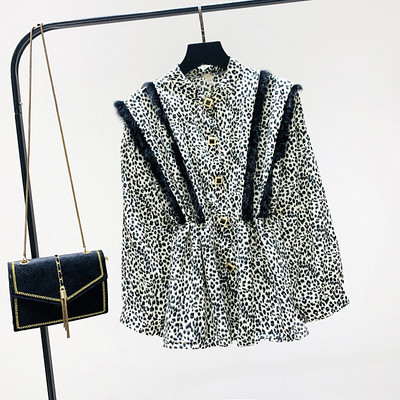 Új modell női ing alacsony gallérral és gombokkal, három színben