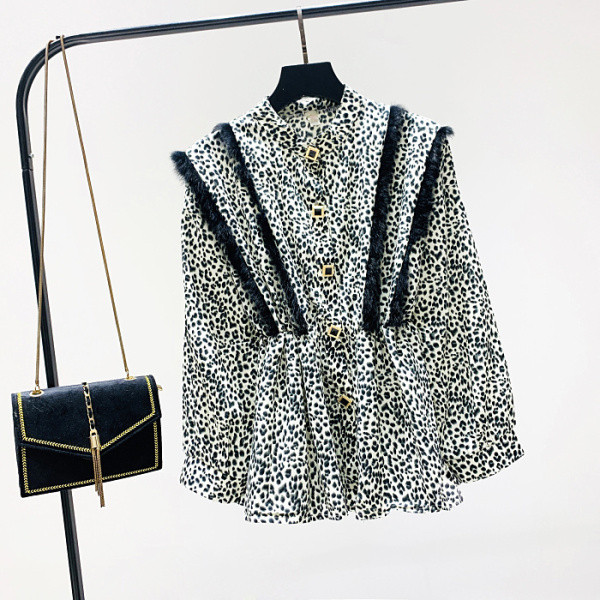 Új modell női ing alacsony gallérral és gombokkal, három színben