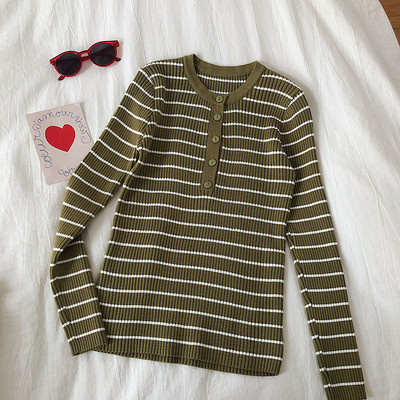 Καθημερινή γυναικεία μπλούζα με ωοειδές λαιμόκοψη και κουμπιά