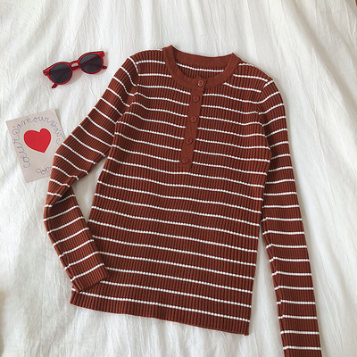 Καθημερινή γυναικεία μπλούζα με ωοειδές λαιμόκοψη και κουμπιά