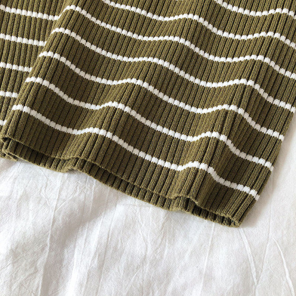 Καθημερινή γυναικεία μπλούζα με ωοειδές λαιμόκοψη και κουμπιά