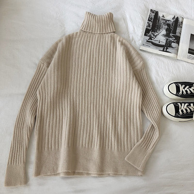 Alkalmi női pulóver hosszú ujjal és magas gallérral