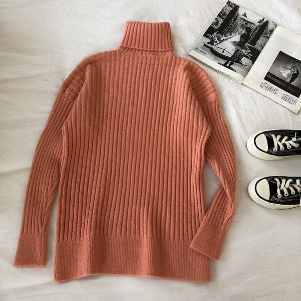 Alkalmi női pulóver hosszú ujjal és magas gallérral