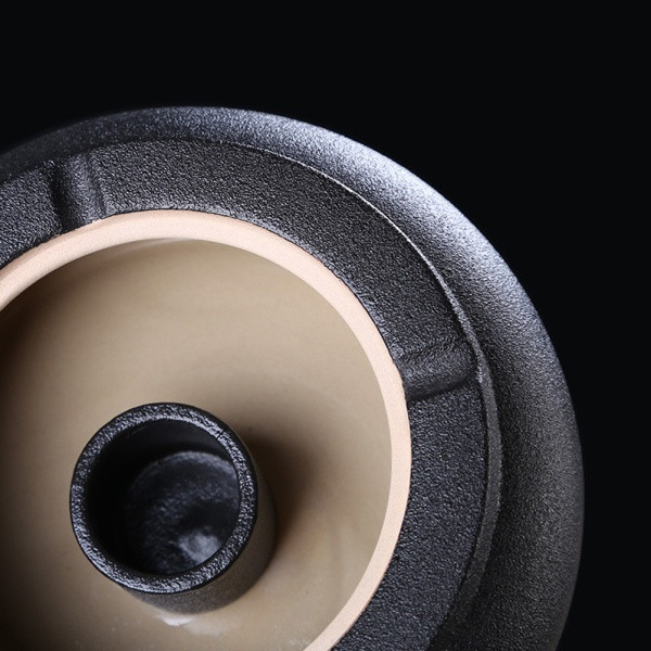 Κεραμικό σταχτοδοχείο με καπάκι σε μαύρο χρώμα