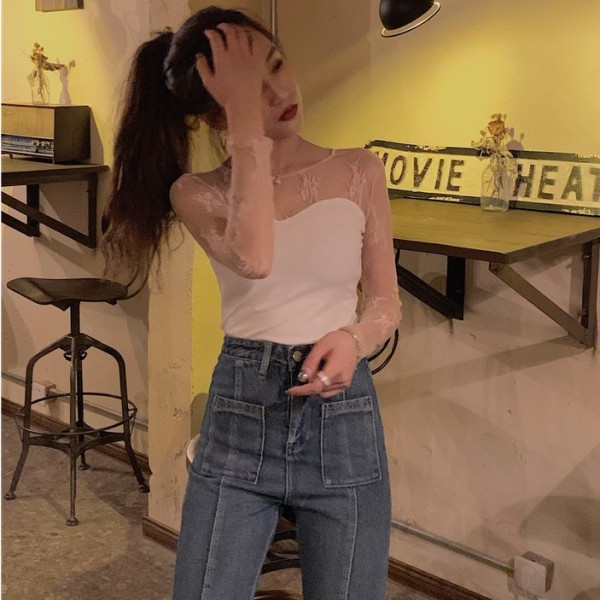 Γυναικεία σλιμ μπλούζα με μανίκια σε άσπρο και μαύρο χρώμα