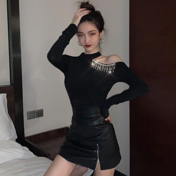 Γυναικεία βελούδο μπλούζα με γυμνό ώμο και κρόσσια