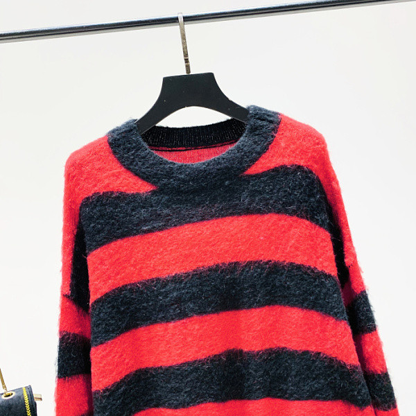 Modern csíkos női pulóver kerek nyakkivágással