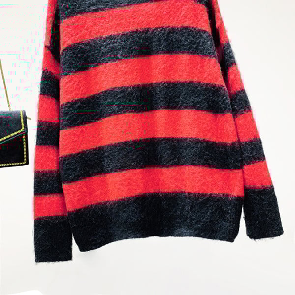 Modern csíkos női pulóver kerek nyakkivágással