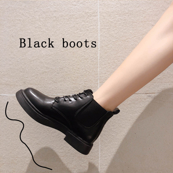 Καθημερινές γυναικείες μπότες με κορδόνια και ίσια σόλα σε μαύρο χρώμα