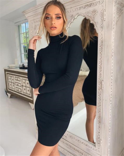 Női őszi-téli testhezálló ruha pólógallérral, fekete színben