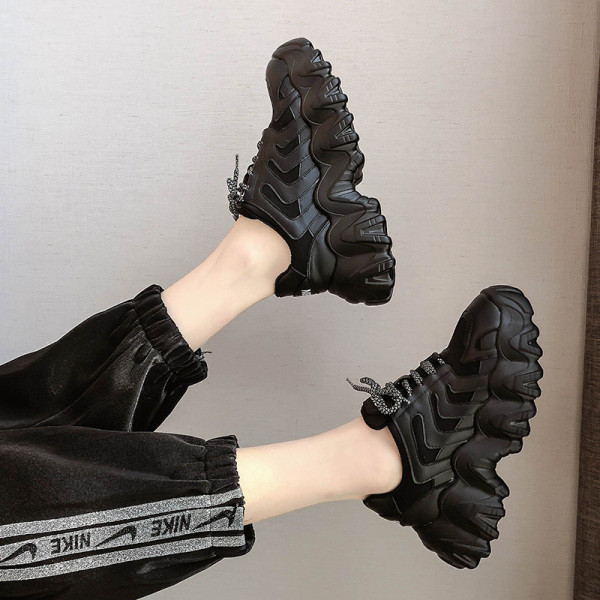 Női alkalmi sportcipő lapos talppal bézs és fekete színben