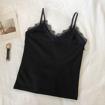 Γυναικείο αμάνικο με δαντέλα σε λευκό και μαύρο χρώμαμε λεπτές λουρίδες