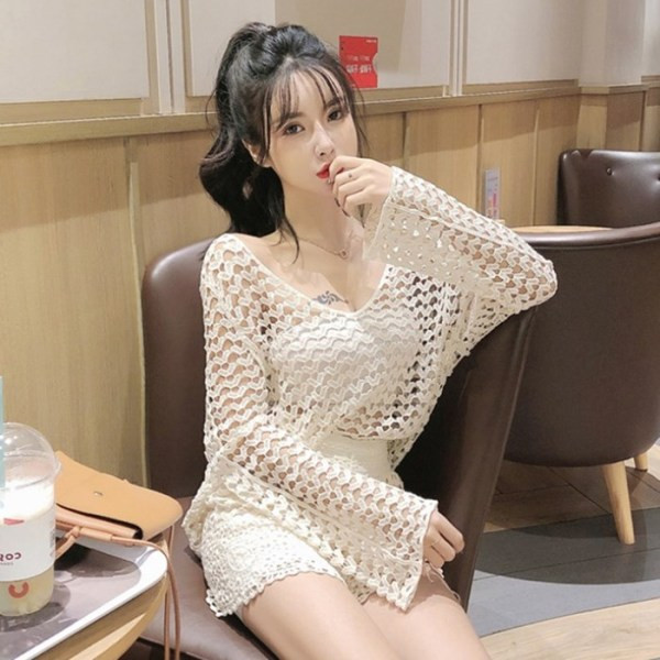 Átlátszó női csipkeblúz bézs színben