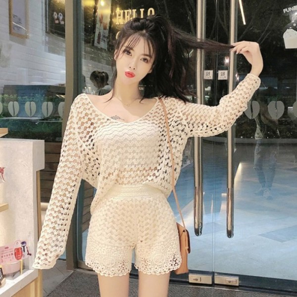 Átlátszó női csipkeblúz bézs színben