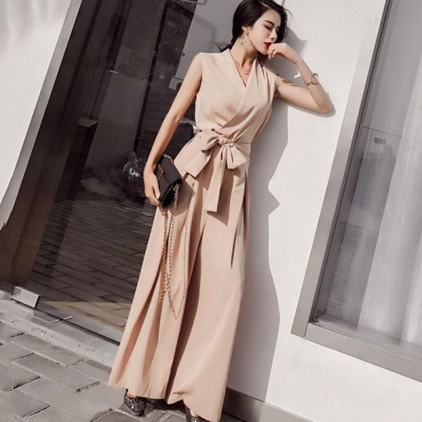 Μοντέρνα γυναικεία ολοσωμη φόρμα ε φαρδιές λωρίδες και ζώνη