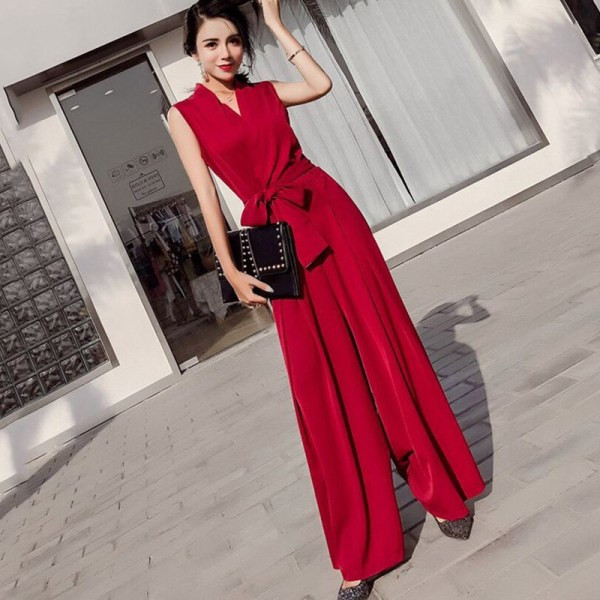 Μοντέρνα γυναικεία ολοσωμη φόρμα ε φαρδιές λωρίδες και ζώνη