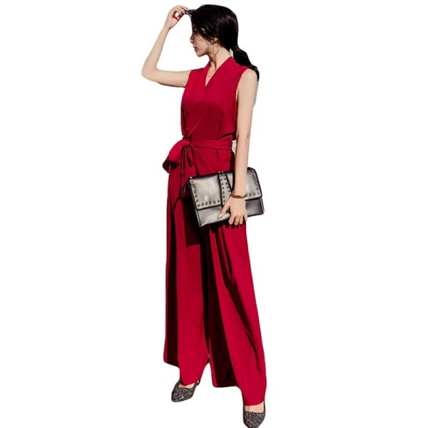 Μοντέρνα γυναικεία ολοσωμη φόρμα ε φαρδιές λωρίδες και ζώνη