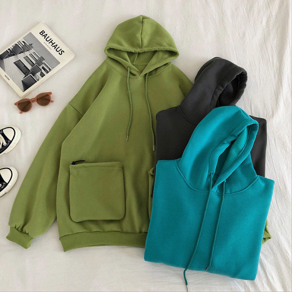 Napi női pulóver három színben, zsebekkel és kapucnival