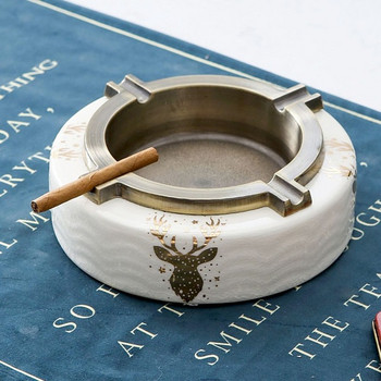 Керамичен пепелник за цигари в кръгла форма с апликация - елен в бял цвят 