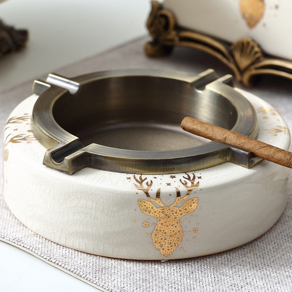 Κεραμικό τασάκι σε μορφή λευκό ελάφι