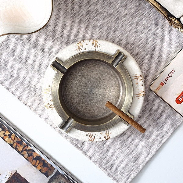 Κεραμικό τασάκι σε μορφή λευκό ελάφι