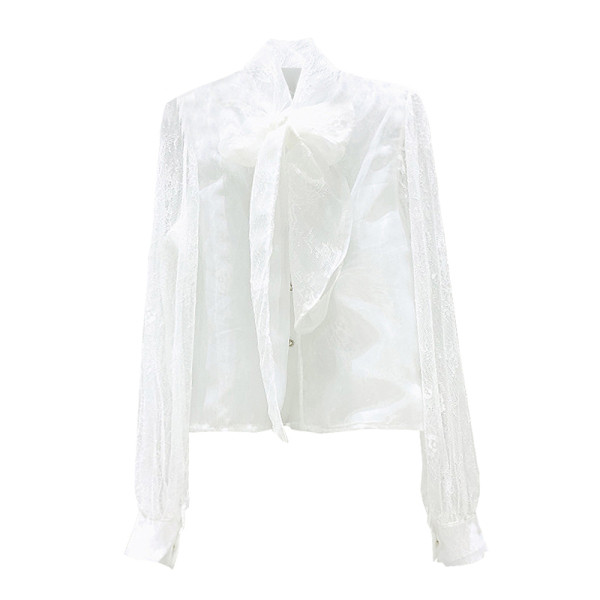 Fehér női ing gombokkal és szalaggal