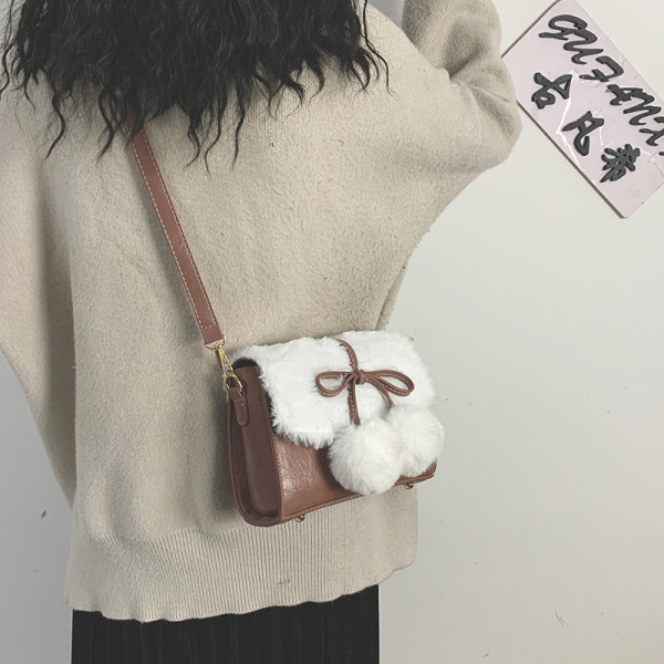 Μοντέρνα γυναικεία τσάντα σε 4 χρώματα