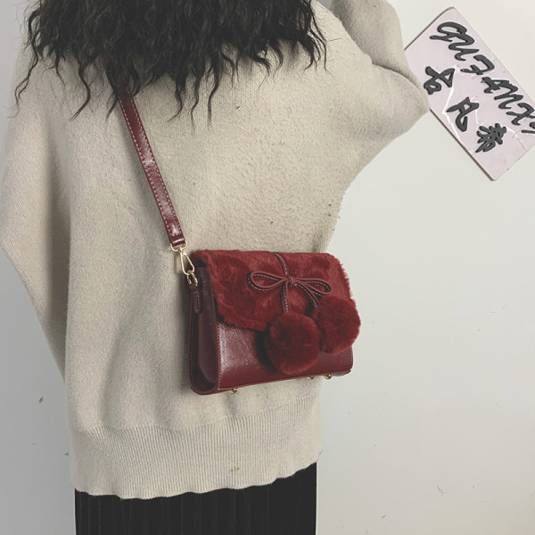 Μοντέρνα γυναικεία τσάντα σε 4 χρώματα