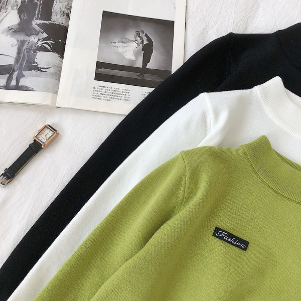 Női rövid pulóver három színben, félmagas gallérral és hosszú ujjal