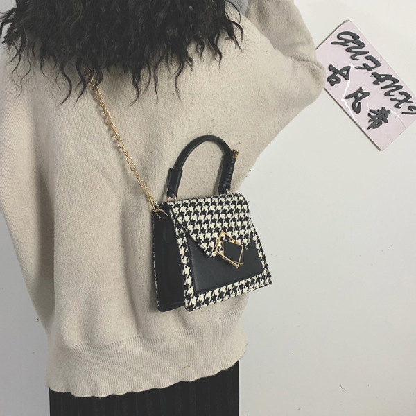 Stílusos női táska hosszú és rövid füllel négy színben, fém rögzítéssel