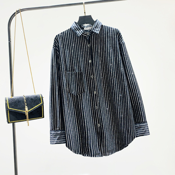 Új modell női ing klasszikus gallérral és gombokkal, két színben