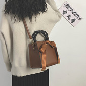 Μοντέρνα οικολογική δερμάτινη τσάντα με μακρύ και κοντό χερούλι σε τρία χρώματα