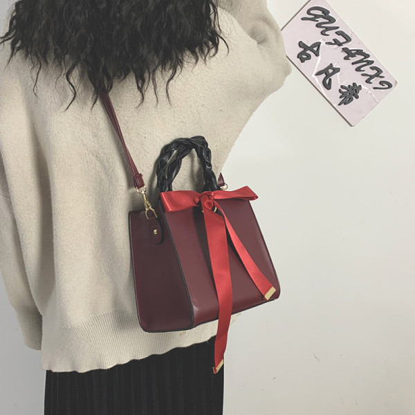 Μοντέρνα οικολογική δερμάτινη τσάντα με μακρύ και κοντό χερούλι σε τρία χρώματα