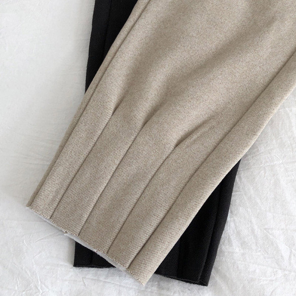 Női alkalmi nadrág két színben gumírozott derékkal és zsebekkel