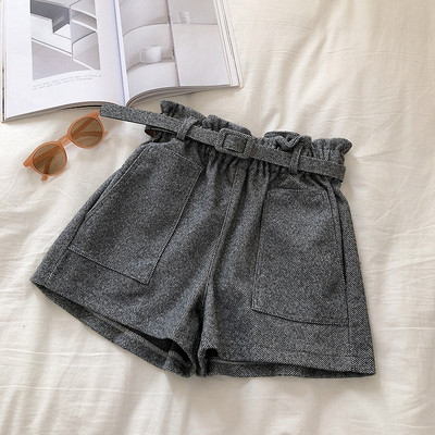 Σύντομο μοντέλο γυναικείο παντελόνι σε τρία χρώματα με υψηλή μέση και ζώνη