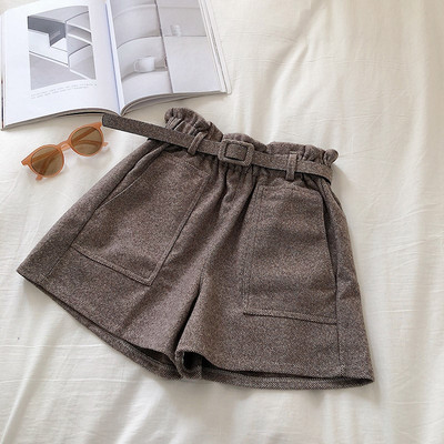 Σύντομο μοντέλο γυναικείο παντελόνι σε τρία χρώματα με υψηλή μέση και ζώνη