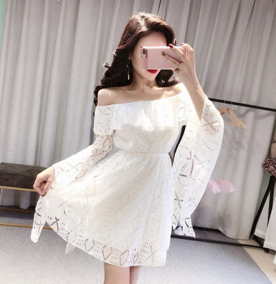 Γυναικέιο φόρεμα από δαντέλα με γυμνά ώμους σε λευκό, κόκκινο και μαύρο χρώμα