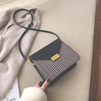 Καθημερινή τσάντα με μεγάλη λαβή και μεταλλικό συνδετήρα σε διάφορα χρώματα