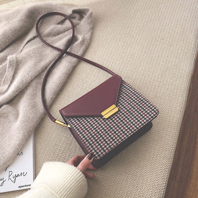 Καθημερινή τσάντα με μεγάλη λαβή και μεταλλικό συνδετήρα σε διάφορα χρώματα