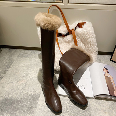 Modern női csizma tollas fekete és barna színekben