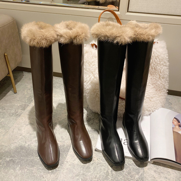 Modern női csizma tollas fekete és barna színekben