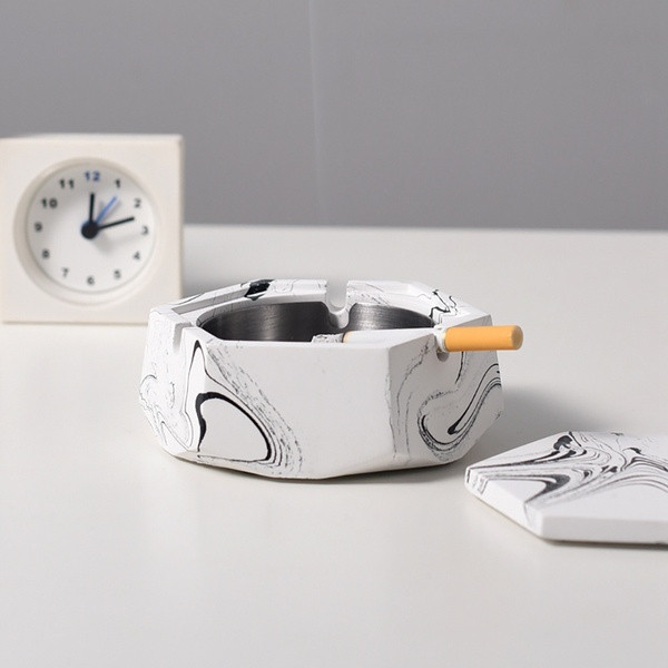 Αδιάβροχο τασάκι με εσωτερική επένδυση από ανοξείδωτο ατσάλι και καπάκι εμπλοκής καπνού