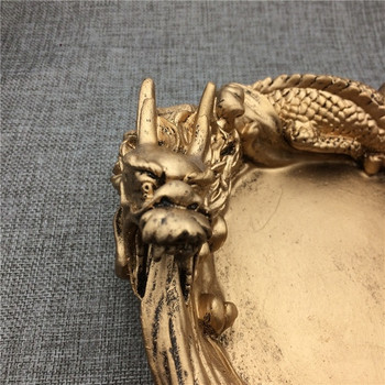 Пепелник от смола във винтидж стил с дизайн на дракон в златист цвят 